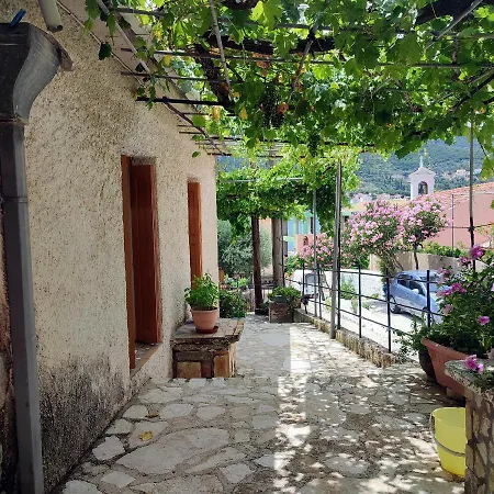 Maroudas Traditional * Vathí - Ítaca