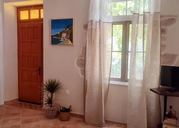 Maroudas Traditional * Vathí - Ítaca