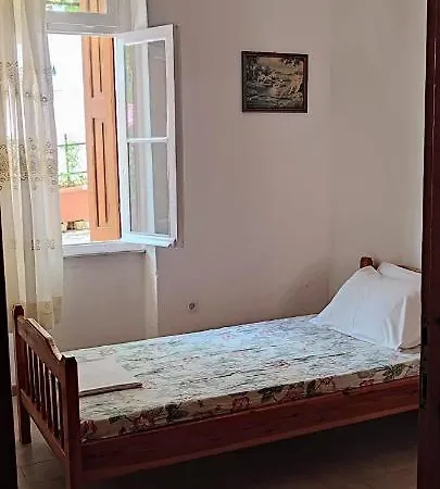 Maroudas Traditional Holiday home *